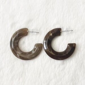 5/$15 🩷 MUST BUNDLE Brown Marbled Resin Hoop Earrings